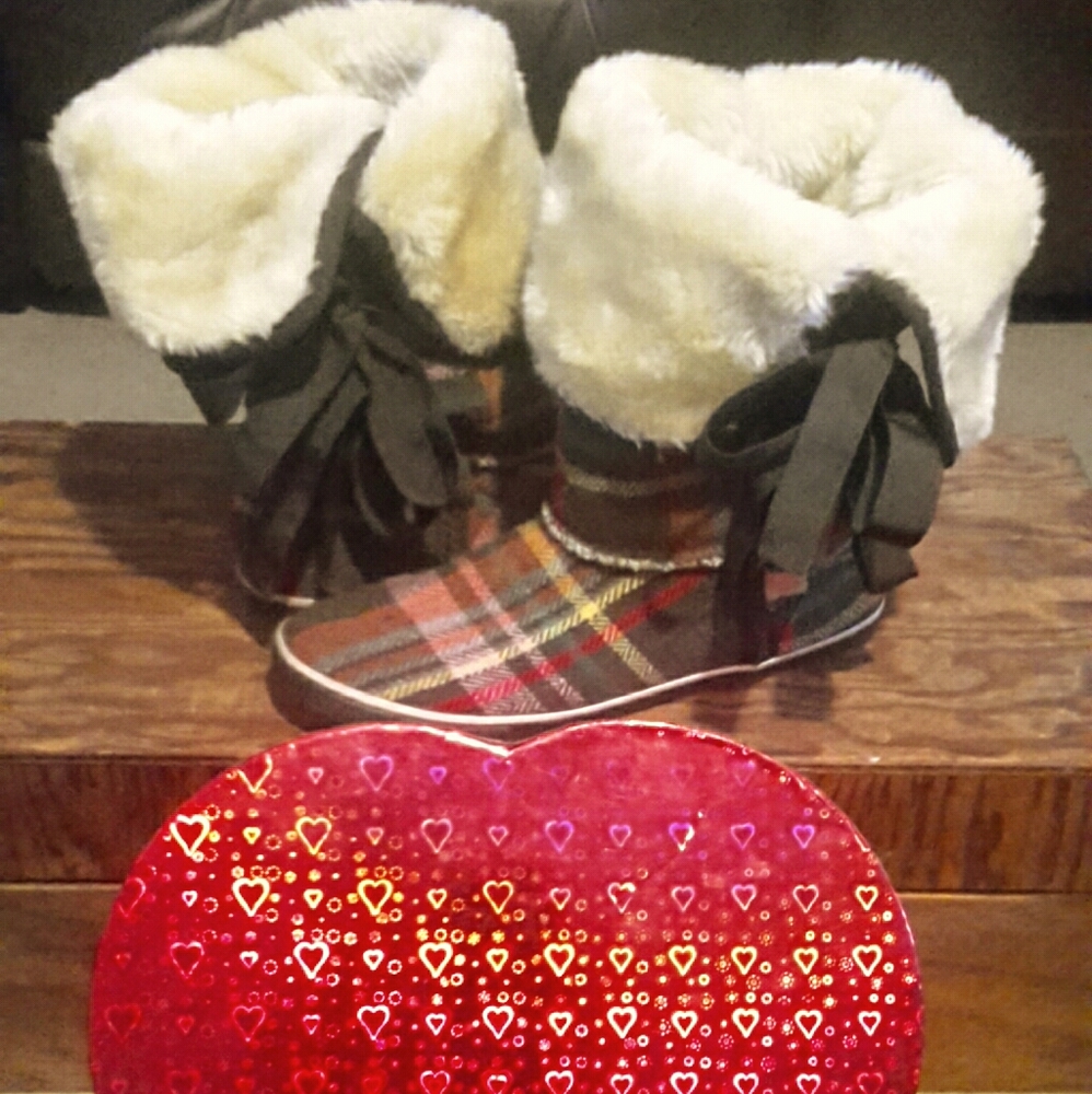 Women's 8 1/2 faux fur lined boots